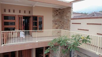 OYO 1692 Villa Akbar 3