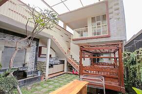 OYO 1692 Villa Akbar 3