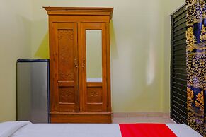OYO 1784 Hj. Aniek Residence