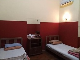 Safary Hotel - Hostel
