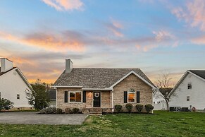 Rotties' 2 Bedroom Home by RedAwning