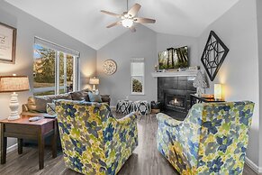 Rotties' 2 Bedroom Home by RedAwning