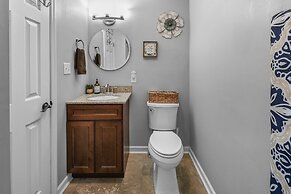 Rotties' 2 Bedroom Home by RedAwning