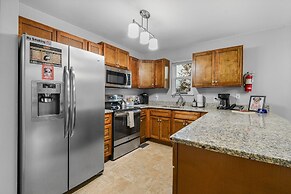 Rotties' 2 Bedroom Home by RedAwning