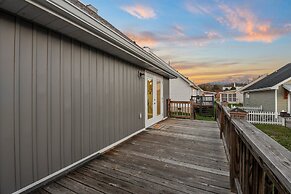 Rotties' 2 Bedroom Home by RedAwning