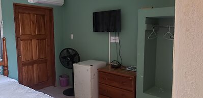 Pal's on the Beach - A Gold Standard Hotel