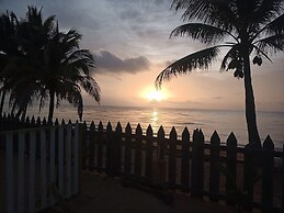 Pal's on the Beach - A Gold Standard Hotel