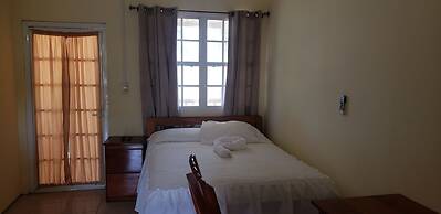 Pal's on the Beach - A Gold Standard Hotel