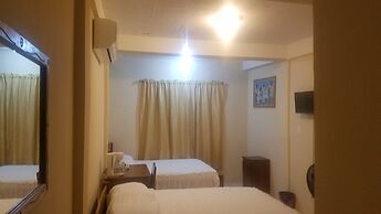 Pal's on the Beach - A Gold Standard Hotel