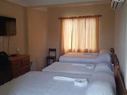 Pal's on the Beach - A Gold Standard Hotel