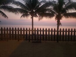 Pal's on the Beach - A Gold Standard Hotel