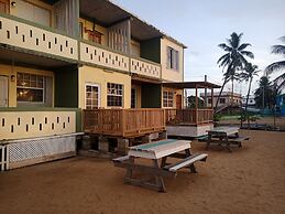 Pal's on the Beach - A Gold Standard Hotel