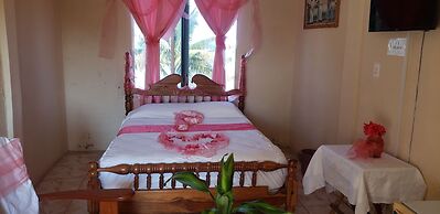 Pal's on the Beach - A Gold Standard Hotel