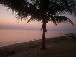 Pal's on the Beach - A Gold Standard Hotel