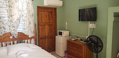 Pal's on the Beach - A Gold Standard Hotel