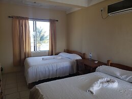 Pal's on the Beach - A Gold Standard Hotel