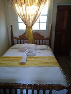 Pal's on the Beach - A Gold Standard Hotel