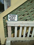 Pal's on the Beach - A Gold Standard Hotel