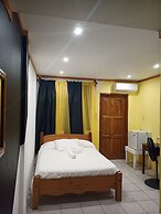 Pal's on the Beach - A Gold Standard Hotel