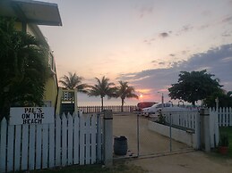 Pal's on the Beach - A Gold Standard Hotel