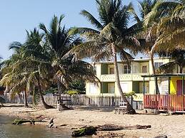 Pal's on the Beach - A Gold Standard Hotel