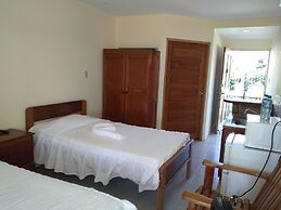 Pal's on the Beach - A Gold Standard Hotel