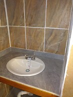 Pal's on the Beach - A Gold Standard Hotel