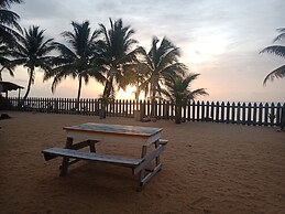 Pal's on the Beach - A Gold Standard Hotel