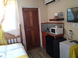 Pal's on the Beach - A Gold Standard Hotel