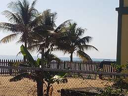 Pal's on the Beach - A Gold Standard Hotel