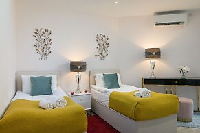 Cromwell Road Apartments