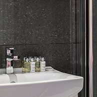 Cromwell Road Apartments