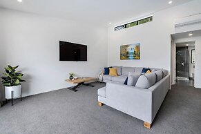 Bright, Modern, Plush - Brand New Townhouse