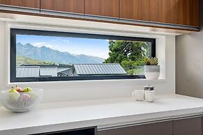 Bright, Modern, Plush - Brand New Townhouse