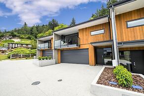 Bright, Modern, Plush - Brand New Townhouse