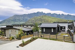 Bright, Modern, Plush - Brand New Townhouse