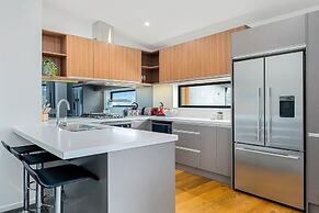 Bright, Modern, Plush - Brand New Townhouse