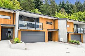 Bright, Modern, Plush - Brand New Townhouse