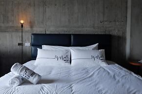 CoffeeLoft Inn &  Café