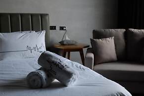 CoffeeLoft Inn &  Café