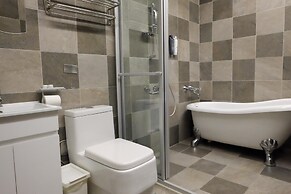 CoffeeLoft Inn &  Café