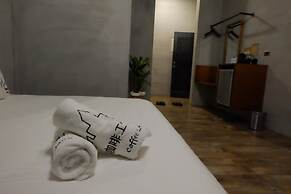 CoffeeLoft Inn &  Café