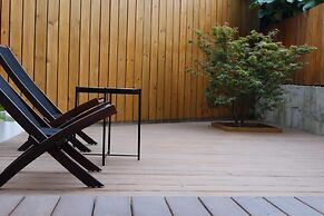 CoffeeLoft Inn &  Café