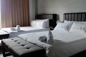 CoffeeLoft Inn &  Café