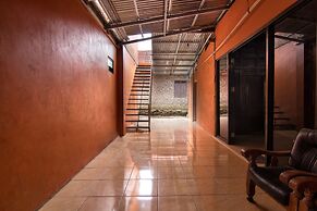 OYO 2162 Pondok Wisata Sri Widodo