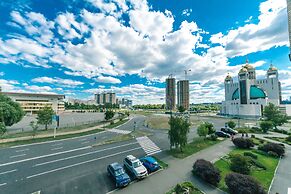 Two-storey apartment near IEC