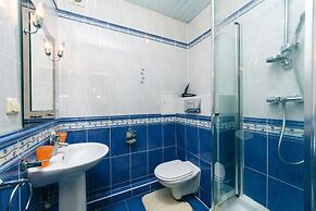 Two-storey apartment near IEC