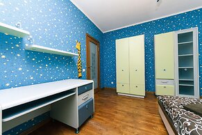 Two-storey apartment near IEC
