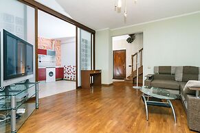 Two-storey apartment near IEC