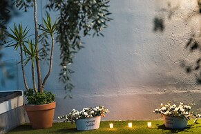 Oinoelia Luxury Suites & Residence